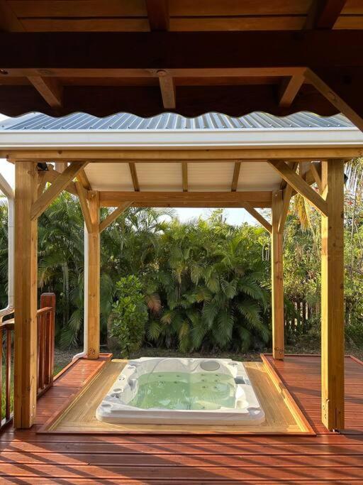 Вилла Bungalow Avec Jacuzzi Privatif Сент-Роз Экстерьер фото