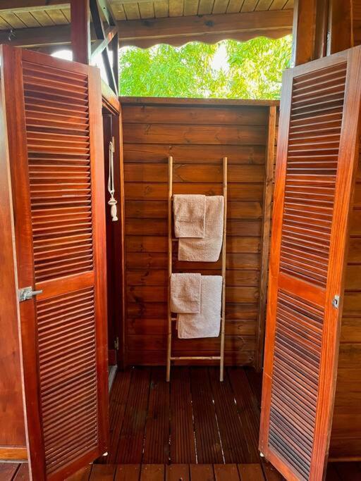 Вилла Bungalow Avec Jacuzzi Privatif Сент-Роз Экстерьер фото